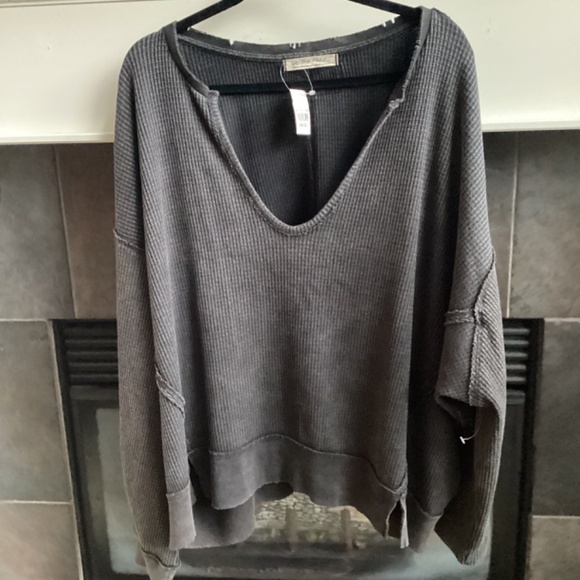 BNWT Free People. We The Free Buttercup Thermal top. Large. Black Oversized - Picture 3 of 3